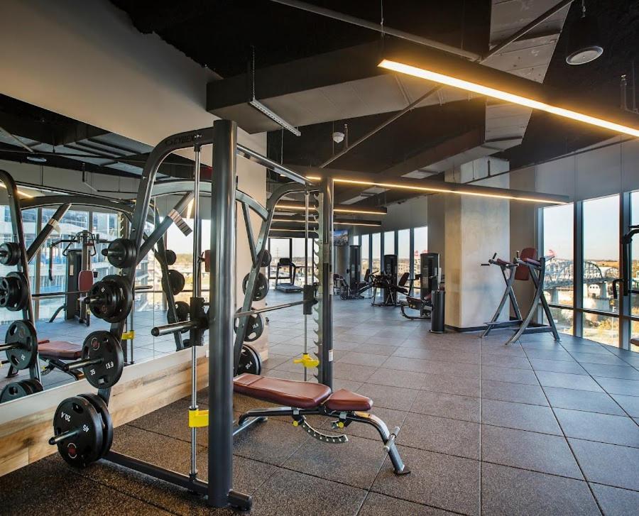 Placemakr Premier Sobro NashvilleNashville  Kültér fotó The gym at the 100th floor