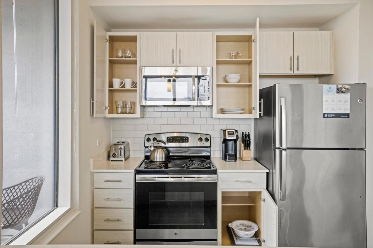 Placemakr Premier Sobro NashvilleNashville  Kültér fotó A typical kitchen in a typical apartment