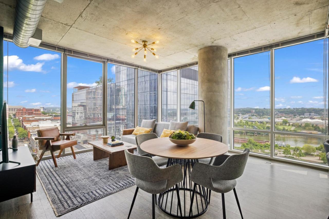 Placemakr Premier Sobro NashvilleNashville  Kültér fotó A staged living room at the 1001 Cooper