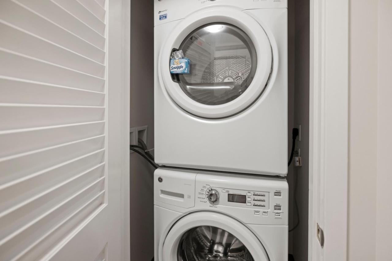 Placemakr Premier Sobro NashvilleNashville  Kültér fotó A stackable washer and dryer