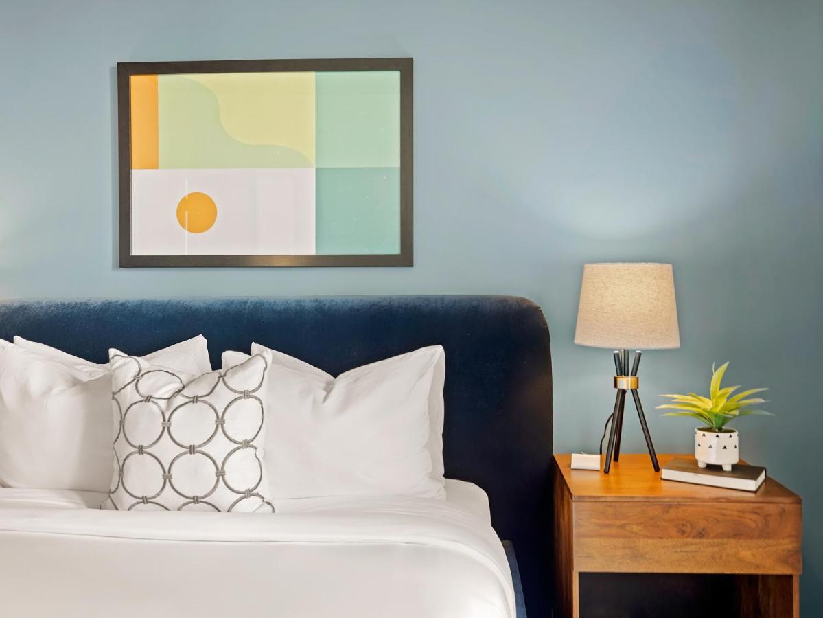 Placemakr Premier Sobro NashvilleNashville  Kültér fotó A bedroom at the Hotel Valencia