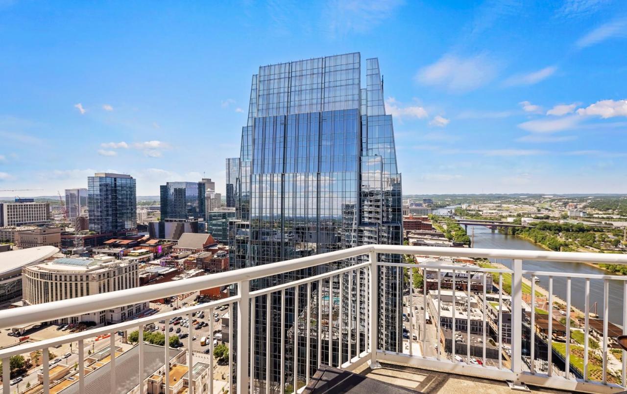 Placemakr Premier Sobro NashvilleNashville  Kültér fotó The modern residential complex, One Riverfront Plaza, in 2015