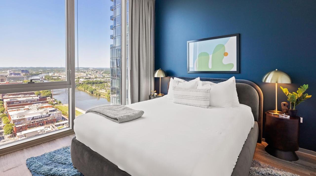 Placemakr Premier Sobro NashvilleNashville  Kültér fotó A bedroom at the River Hotel