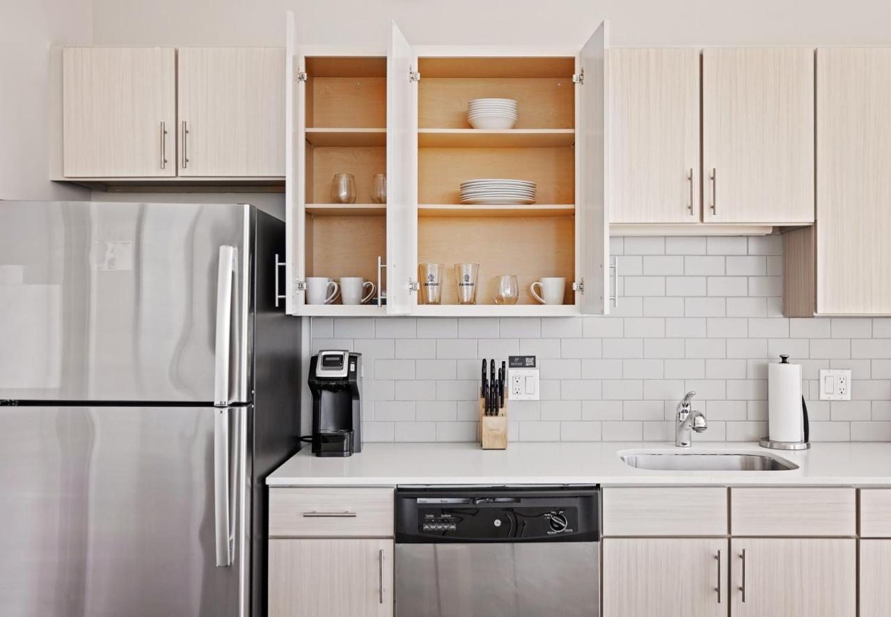 Placemakr Premier Sobro NashvilleNashville  Kültér fotó A typical kitchen in a typical apartment