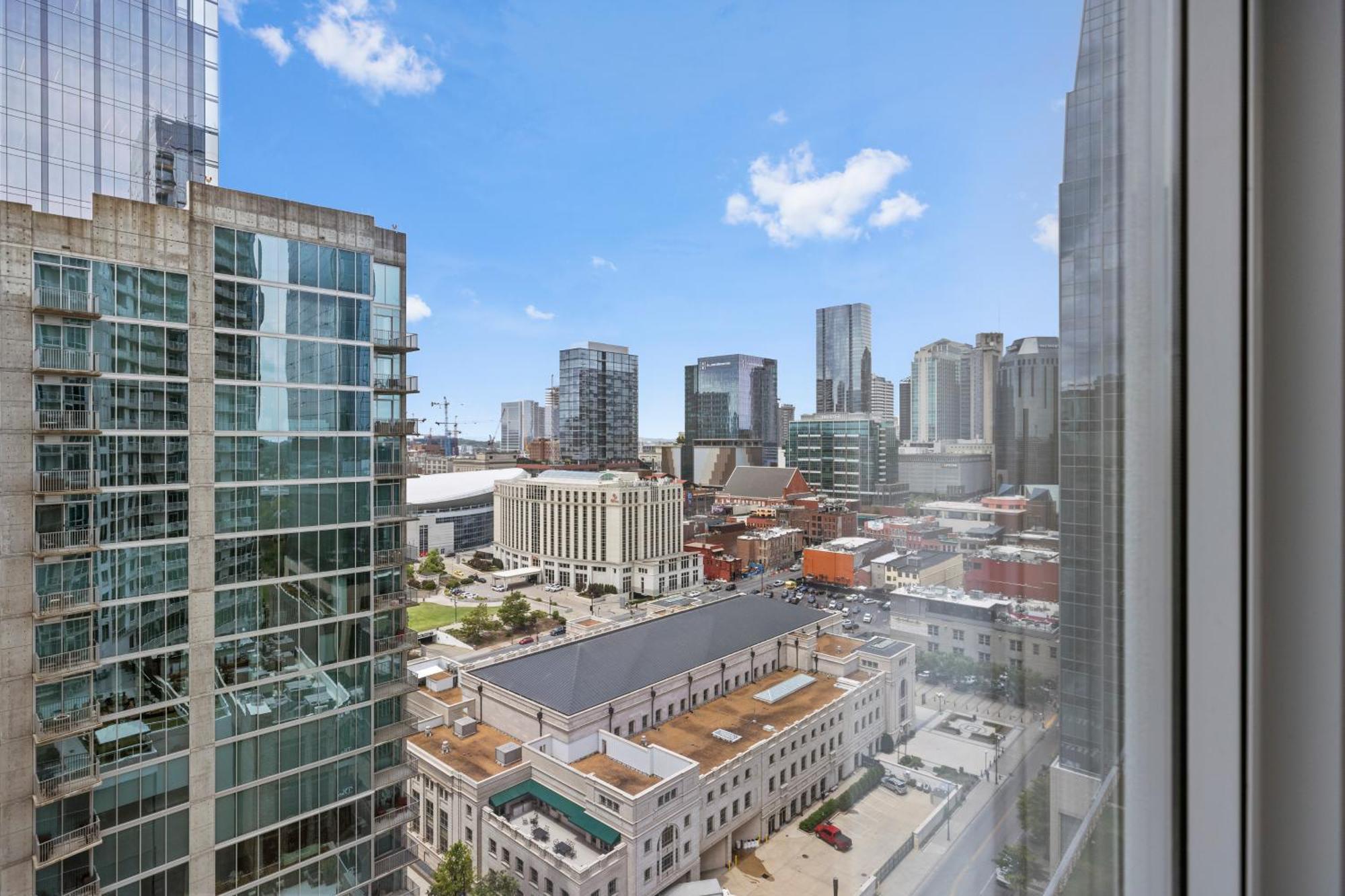 Placemakr Premier Sobro NashvilleNashville  Kültér fotó View from a window of the building